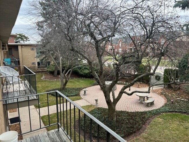 Building Photo - Walking distance to Downtown Birmingham! Rental