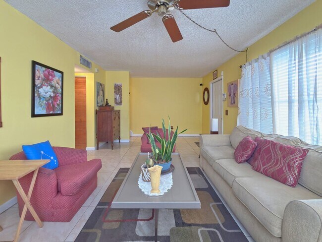 Photo - 6500 SW 41st Ct