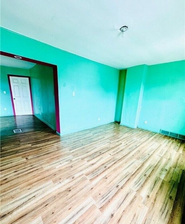 Photo - 285 Winslow Ave