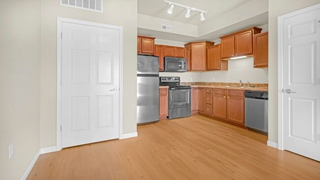 Photo - West Hills Apts: 230 West Hills