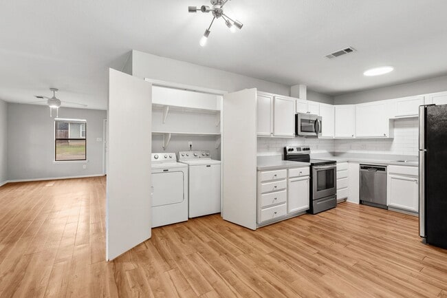Photo - 1202 Hillyer St