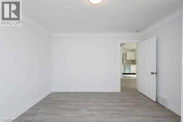 Photo - 850 Garth St