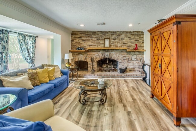 1087 Burcale Rd