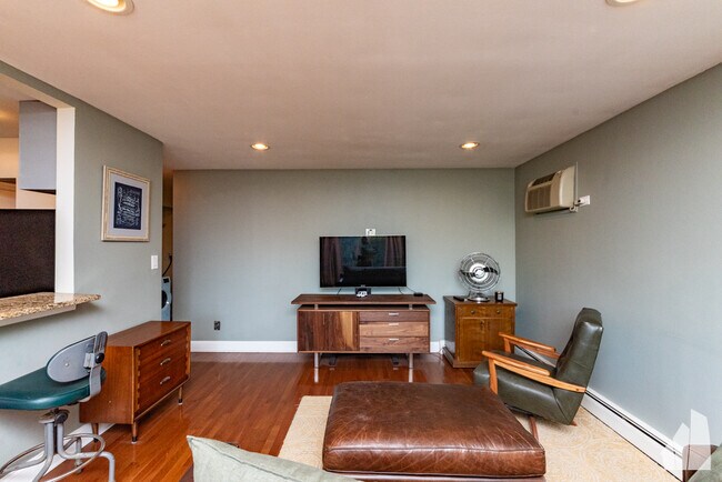 Photo - 4136 N California Ave Unidad 304