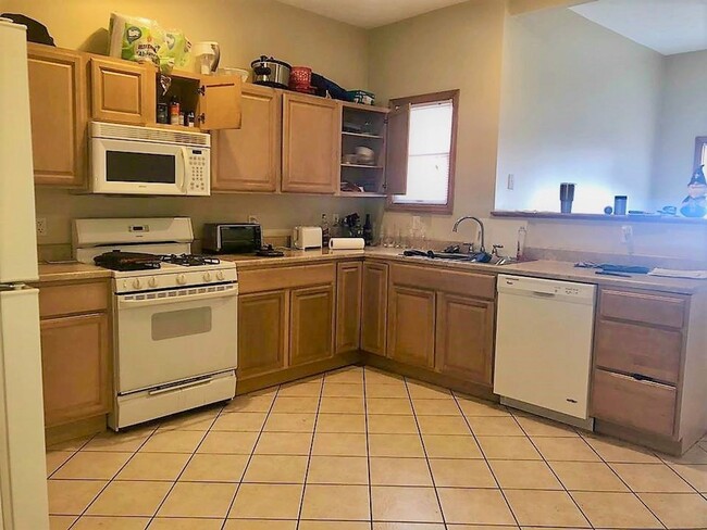 Building Photo - 128-128 Kearsarge St Unit 126 Kearsarge St Rental