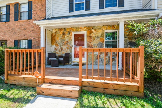 Building Photo - 1422 Springleaf Cir SE