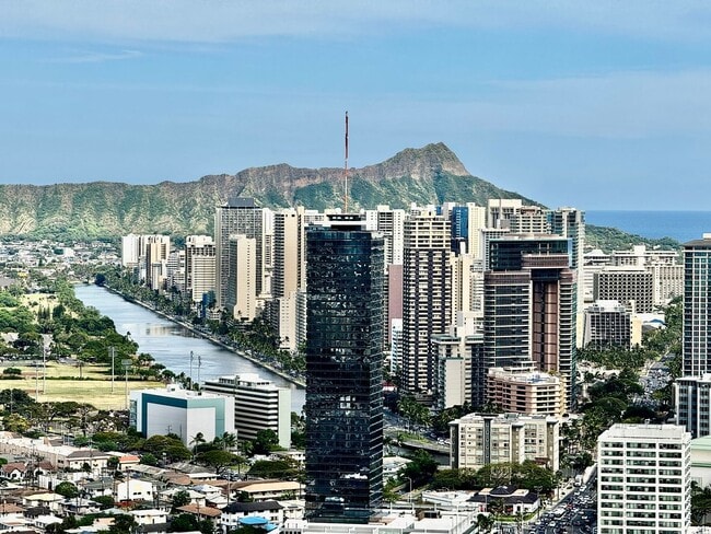 Building Photo - 1/1/1 Penthouse Unit at Park on Keeaumoku - Fabulous Views!