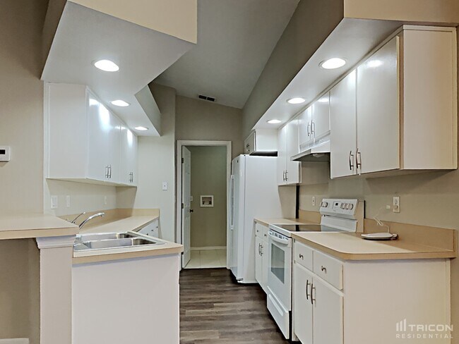 Photo - 3233 Ambassador Ave