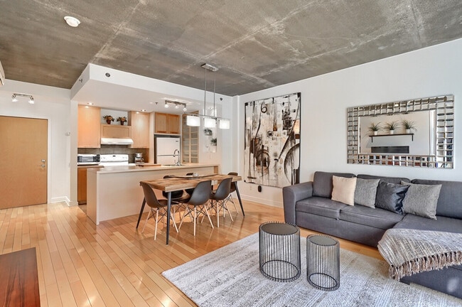 Building Photo - 1102 Rue de Bleury