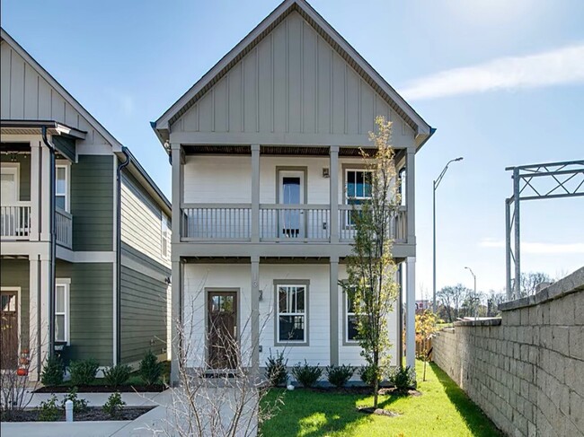 Front of house - 710 Buchanan St Unit 13