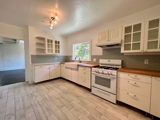 Building Photo - 2822 W Ave 33 Unit 2822