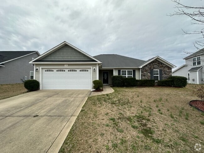 Building Photo - Stunning 4 Bed 2 Bath Raeford Home