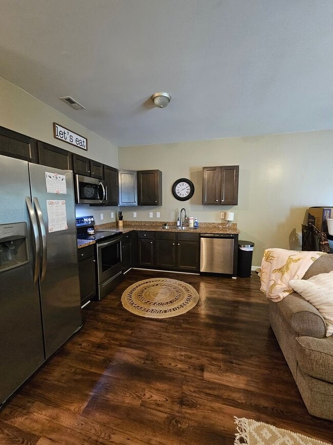 Photo - Spacious & Well Maintained Townhouse!