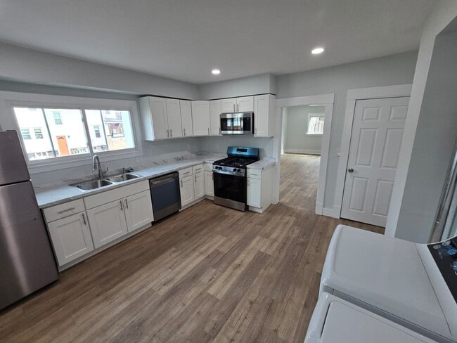 Building Photo - 1807 Riverview Dr Unit 1807 Riverview 1