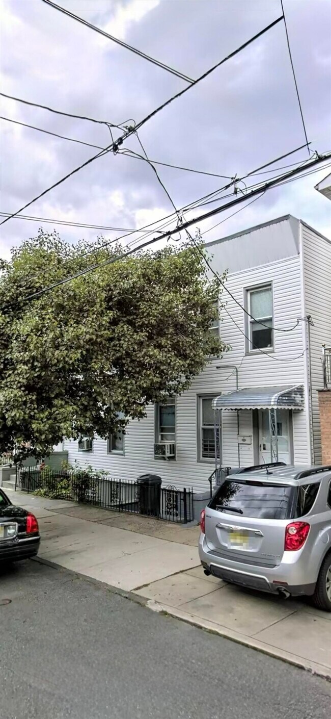 Photo - 22 Whitman Ave