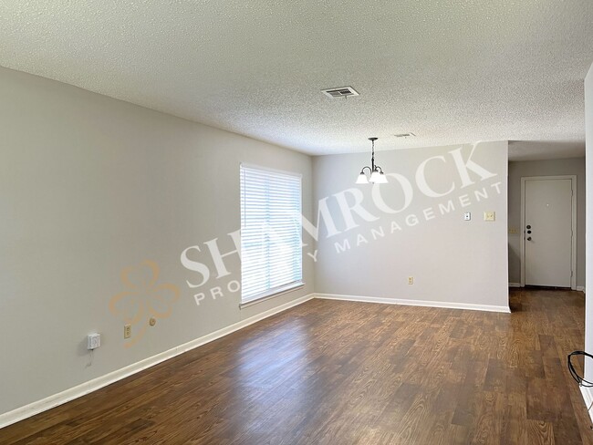 Photo - Convenient location close to shopping and Hwy 6!