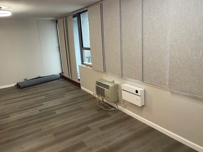 Photo - 2740 N Pine Grove Ave