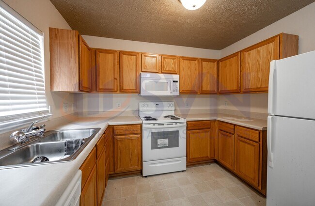 3107 Ivy Wood Ln
