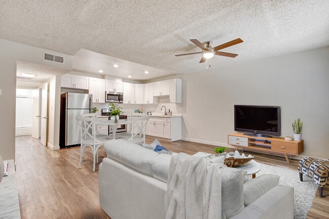 Photo - Roscoe Islander