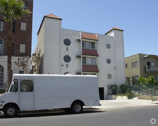 Photo - 229 S Mariposa Ave Apartments