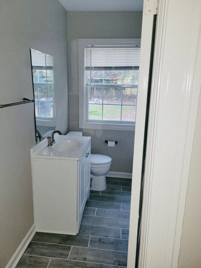 Photo - 4958 Bradley St