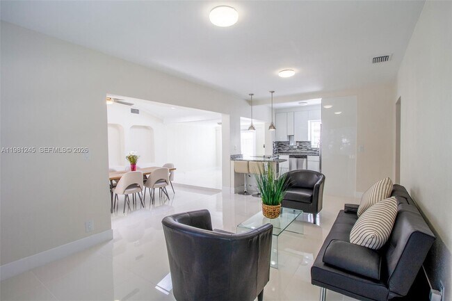 Photo - 2727 Calusa St