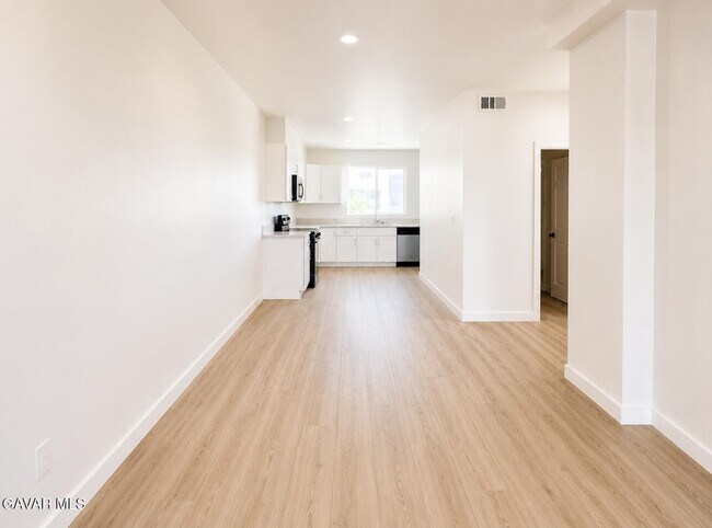 Photo - 38225 9th St E