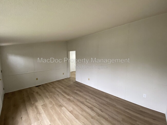 Photo - 900 White St