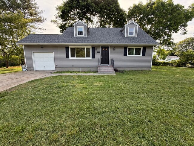 Building Photo - 44 Pine Tree Dr