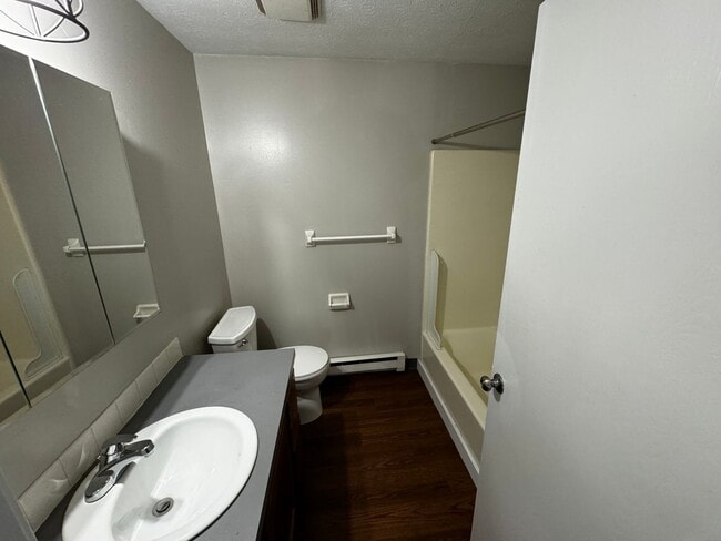 851 Kerns Dr NE Unidad A (Loft)