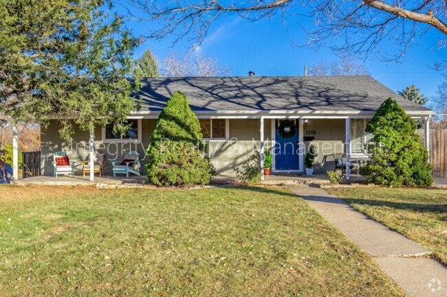 Building Photo - 3200 S Grape St Rental