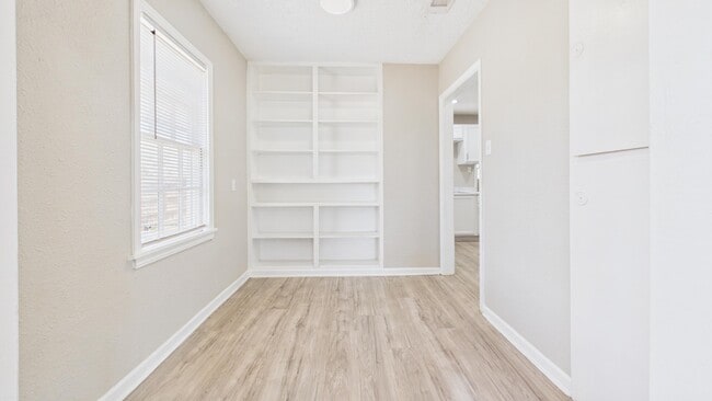 Photo - 2430 31st St