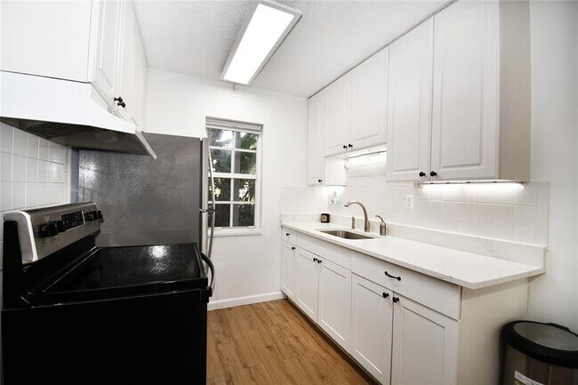 Photo - 900 NE 26th St Unit 7