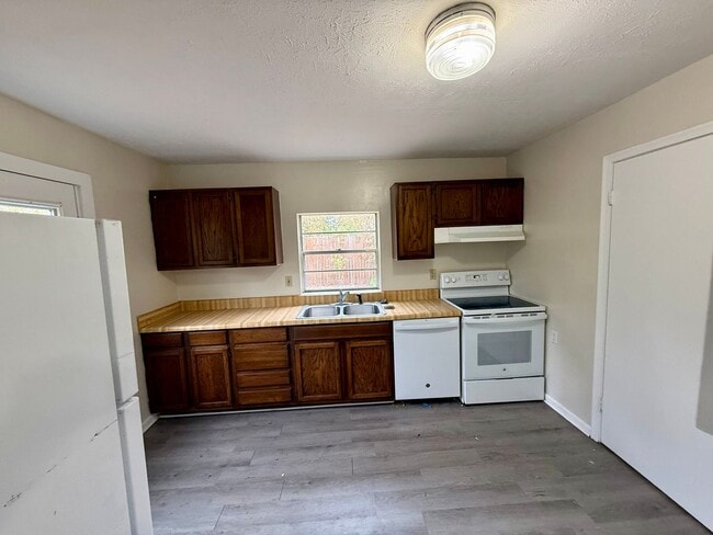 Photo - Spacious 3-Bed, 2-Bath Home with Private Yard in NW Gainesville