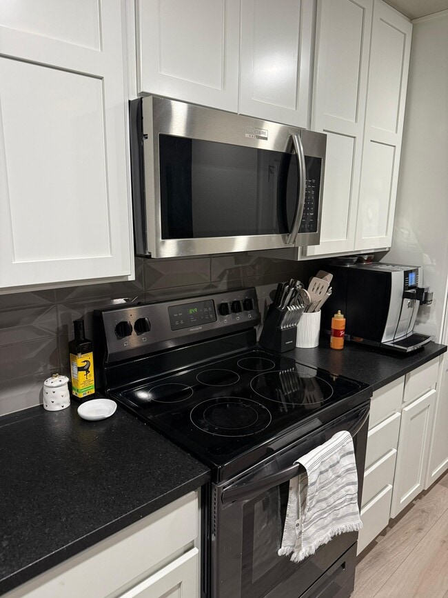 Photo - 827 Schlagel St Unit 9