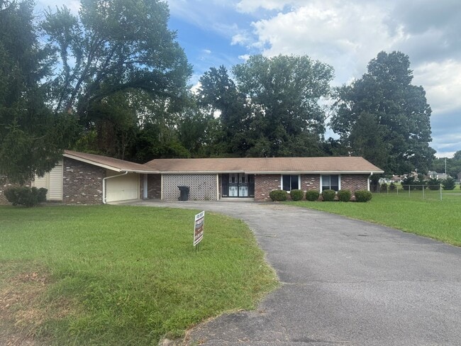 Building Photo - In the Middle of Murfreesboro! Rental