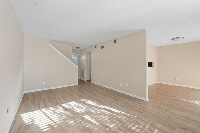 Photo - 293 Country Club Dr