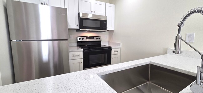 Photo - 926-912 12th Ave S