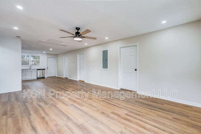 Photo - 2032 Eppinger St