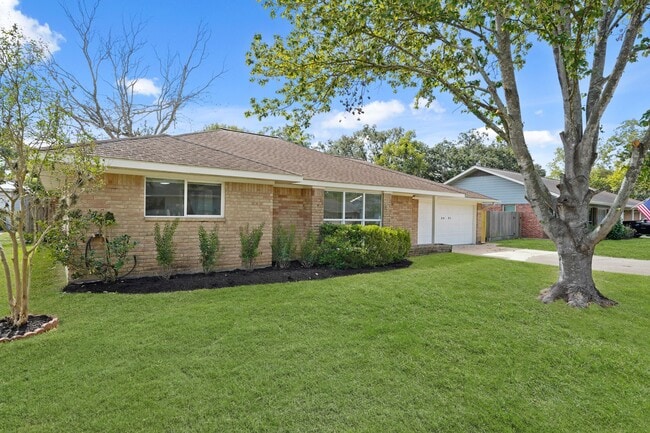 Photo - 5451 Redstart St
