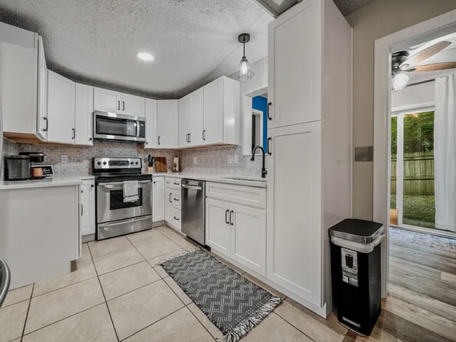 Photo - 301 Deerpoint Dr