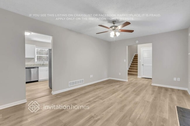 Photo - 528 Rockborough Terrace