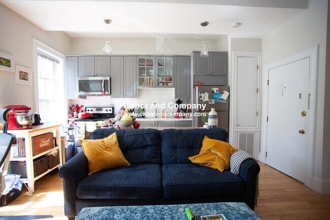 Photo - 637 Tremont St Unit 1