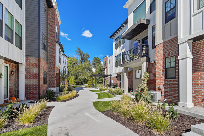 Current Townhomes - Current Townhomes