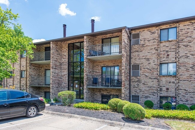Building Photo - 2 Bedroom Condo Available