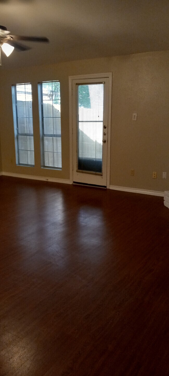 Photo - 3200 Foxboro Dr