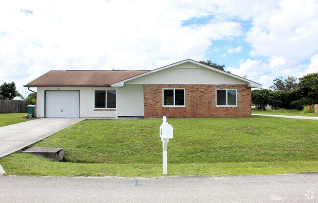 Building Photo - 602 SE Prineville St Rental