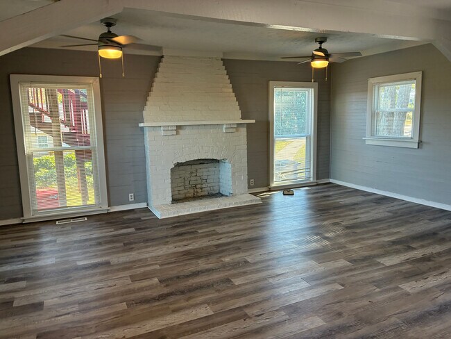 Room in Duplex on W Strickland St