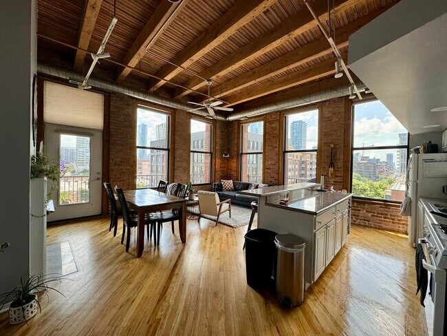 Photo - 616 W Fulton St Unit 411
