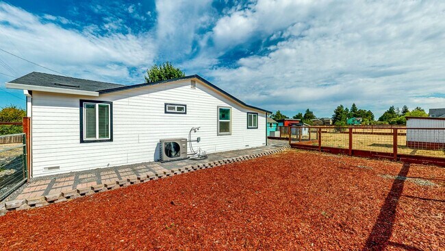 2132 Dennis Ln